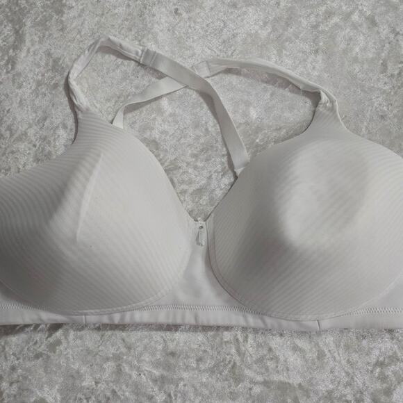 Vanity Fair Other - Vanity Fair 40DD Bra white with back closure! Great condition!